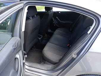 Volkswagen Passat (B6) 1.6 FSI - 11