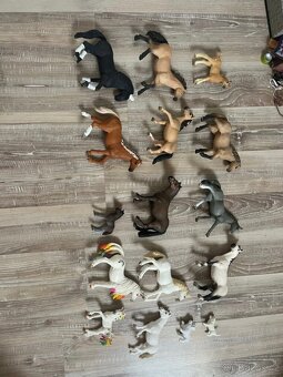 Schleich stáj a koníci - 11