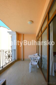 Prostorný apartmán 2+kk s výhledem na bazén Slunečné pobřeží - 11