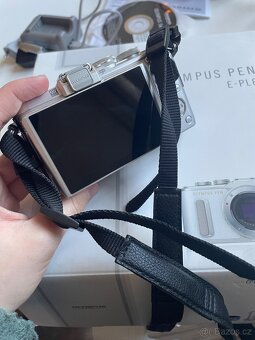 Olympus PEN E-PL 8 kompletní balení - 11