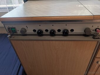 Karavan CHATEAU - 11