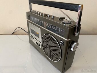 Radiomagnetofon Sony CF-160L, rok 1975 - 11