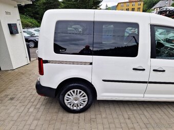 VW CADDY, 2.0 TDi, plný servis, 5 míst, NAVI - 11