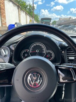 Volkswagen Beetle 2.0 TDI-DSG, rok 2013 - 11