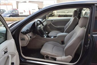 Mercedes-Benz Třídy C 1.8 C 200 KOMPRESOR KUPÉ/2005/ - 11