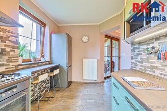 Nabízím Vám k prodeji rodinný dům o dispozici 4+1 s garáží a - 11