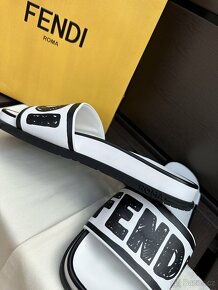 Nové pantofle Fendi - 11