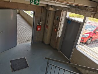 Pronájem garážového stání 14,5 m2 Praha Čer. Most, Bryksova - 11