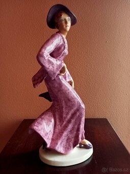 Dáma ve větru. Krásné ART-DECO z.n. ROYAL DUX 30 cm Top stav - 11