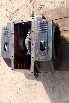 Zetor 7211 rozvodovka diferenciál - 11