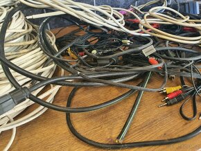 Datové kabely, konektory, kabely scart, kabely k počítači aj - 11