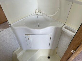 PRODÁNO Chateau La Car 480, 4 osoby, sprcha, stan - 11