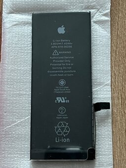 Apple iPhone 7 zlatý, nefunkční, na opravu nebo dily - 11