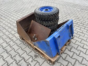 Smykový nakladač Bobcat 453, 2 lžíce 2 páry kol UNC - 11