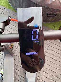 Xiaomi Electric Scooter 4 Lite 2nd Gen - TOP STAV JEN ZAJETÉ - 11