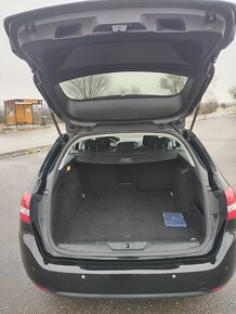 Peugeot 308 2.0 HDi 110kw - pěkný stav - 11