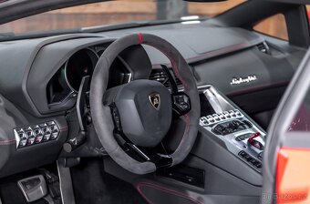 Lamborghini Aventador LP700-4 z roku 2013 - 11