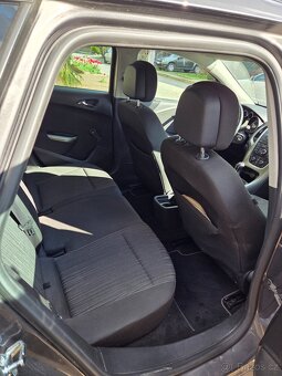 Opel Astra spots tourer 16v benzín - 11