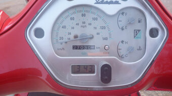 Piaggio Vespa GTS 125 - 11