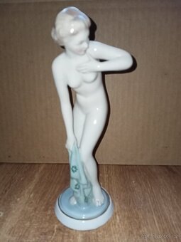 Dívka po koupeli s osuškou AKT ROYAL DUX- ART-DECO 24,5 cm t - 11