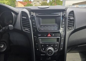 Hyundai i30 1.6-AUT.KLIMA-VÝHŘ.SED.+VOLANT - 11