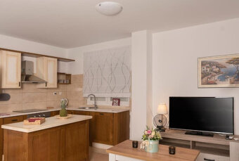 Chorvátsko-Krásny dom s veľkou záhradou, bazénom, saunou - 11