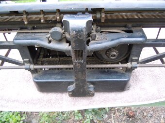 STARÝ PSACÍ STROJ  REMINGTON 12 - 11