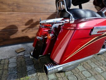 Harley-Davidson FLHTCUSE4 Ultra CVO 103 - 11