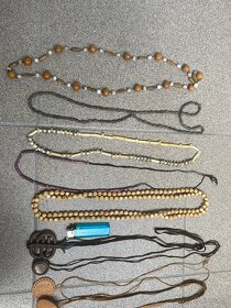 Mix bižuterie, přivedli z kůže, korálů… - 11