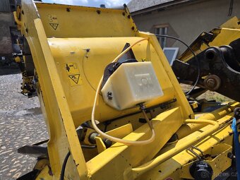 Kukuřičný adaptér new holland 6 řádku - 11