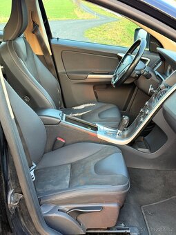 VOLVO XC60 2.4D D5 151KW - 11