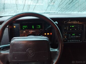 Cadillac Fleetwood Brougham sleva - 11