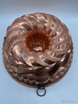 Sběratel nabízí staré měděné formy - 11