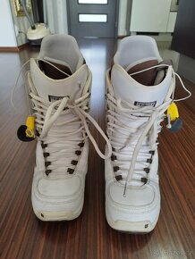 Prodám SNOWBOARD + boty BURTON Coco White - 11