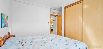 Prostorný dvoupodlažní dům 4+1 s terasou, balkonem ŠPANĚLSKO - 11