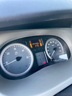Opel vivaro 2.5dci - 11