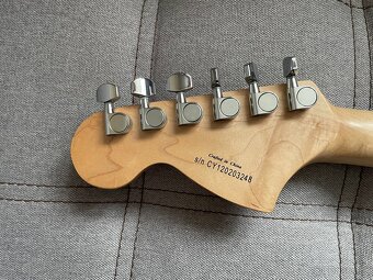 Squier Stratocaster Standard Series + Fender Mustang V2 110W - 11