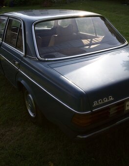 Mercedes W123 200D - 11