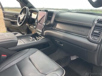 Ram 1500 Limited 2022 najeto 8 000km - 11