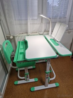 Psací stůl s lampou + židle = rostoucí set (výborný stav) - 11