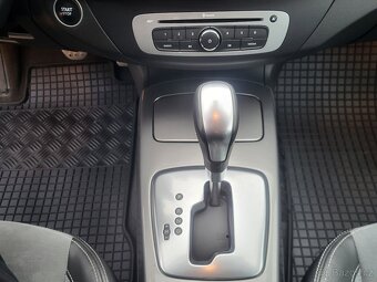 Renault Laguna III 2.0dCi 127kW 4Control - Webasto - 2x sada - 11