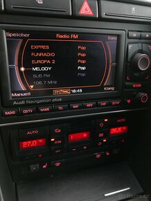 Audi A4 2,0 TDi S-line - 11