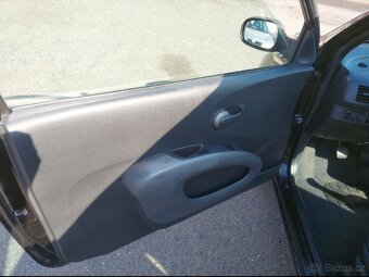 Nissan Micra 1.3i - 11