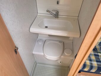 PRODÁNO Hobby De luxe 400, 4osoby, pevná postel, bojler - 11