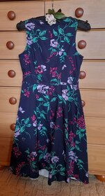 Orsay květinové bavlněné áčkové šaty - 11