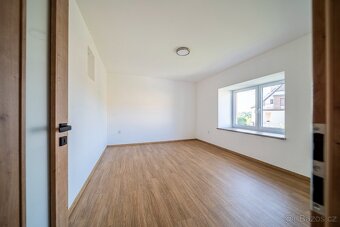 Rodinný dům 5+1 po rekonstrukci, Buchlovice, pozemek 463m2 - 11