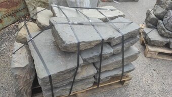 Stará kamenná dlažba, zápražáky, cca 60 m2 - 11