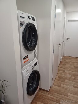 Pronájem zrekonstruovaného bytu 3+1 (76 m²) s balkonem - 11