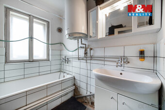 Prodej rodinného domu, 641 m², Uhřice - 11