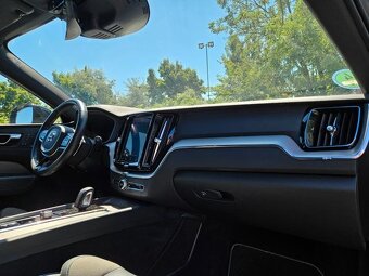 Volvo XC60 R-Design AWD Mild-Hybrid rok 02/2020 - 11
